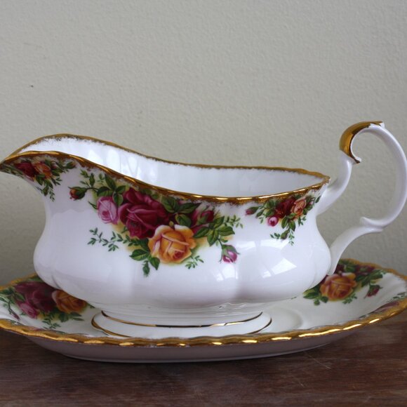 Royal Albert Old Country Roses Gravy Boat and underplate Bone China - Picture 2 of 7